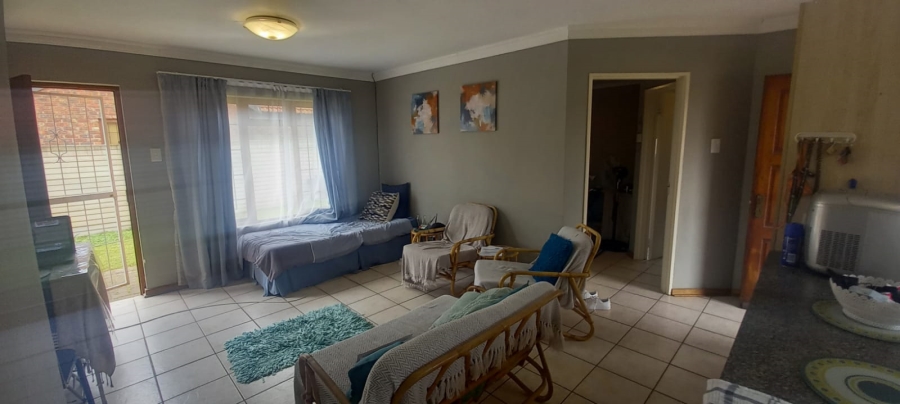2 Bedroom Property for Sale in Langenhovenpark Free State